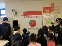 トマトジュースの蛇口は大人気